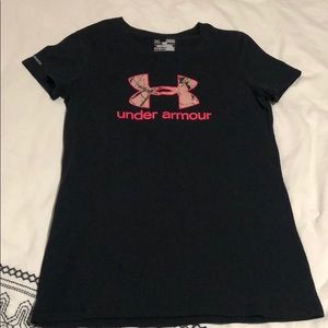 Black UA camo tee
